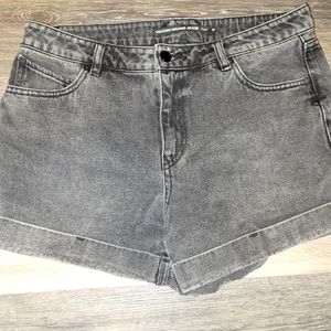 Euc volcom womens jeans